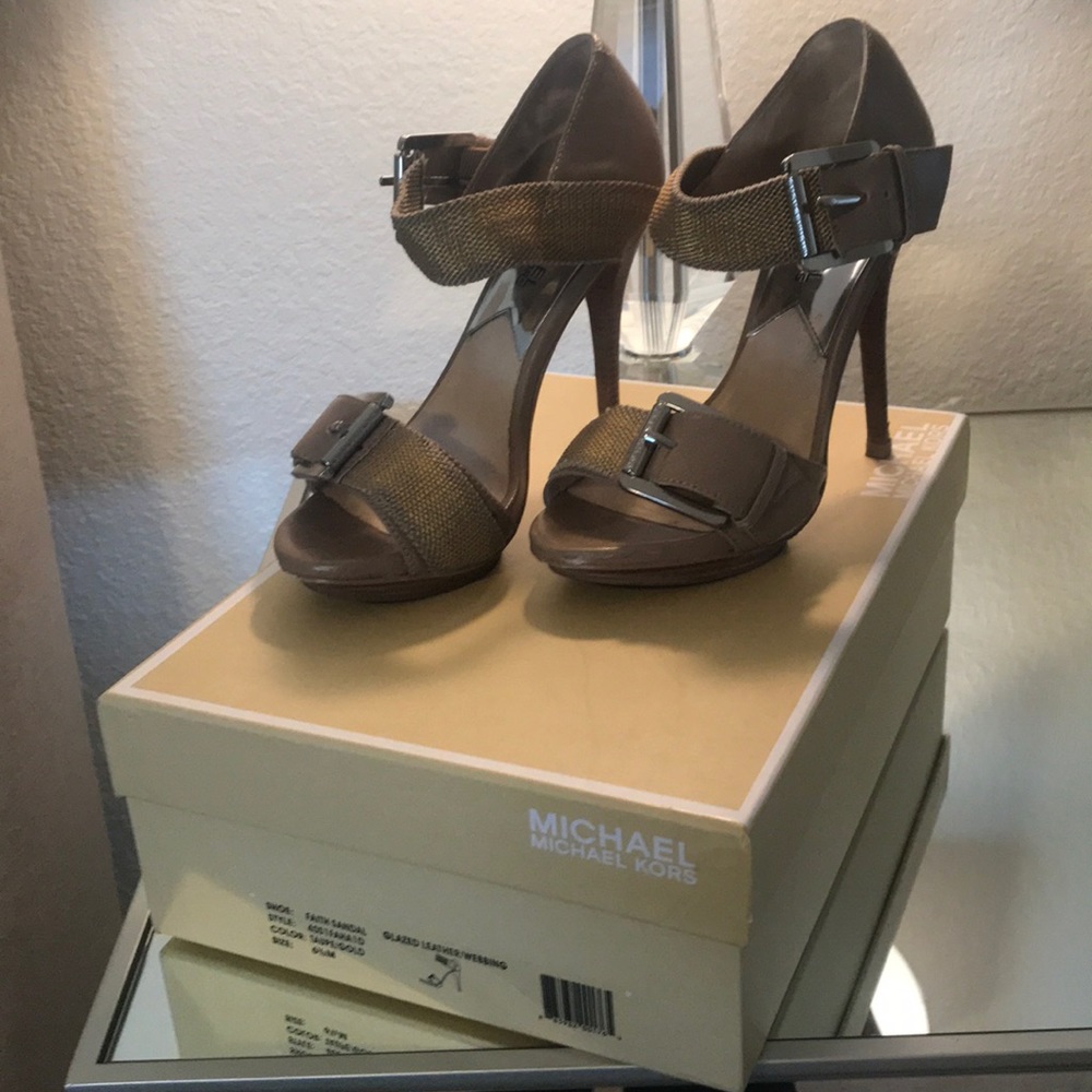 Michael Kors taupe heel